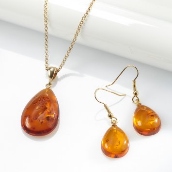 Collier avec pendentif d'ambre