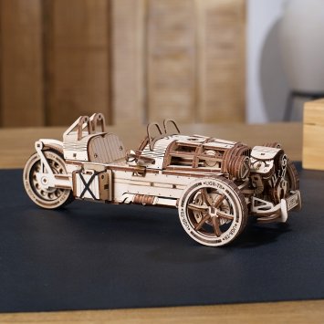 Maquette en bois véhicule à trois roues