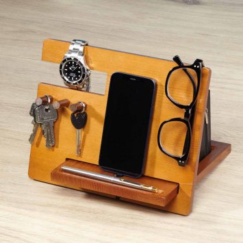 Holz-Organizer mit Schlüsselhalter