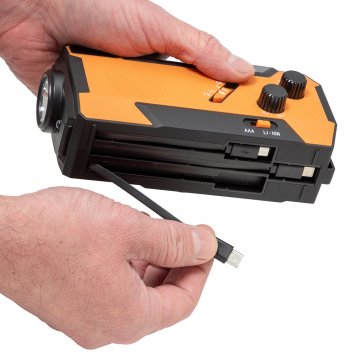 Radio à manivelle et solaire avec câbles de recharge intégrés