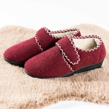 Chaussons en laine à patte auto-agrippante