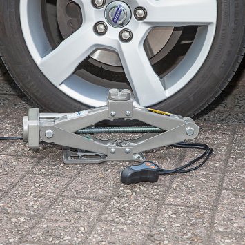 Cric électrique avec clé à cliquet