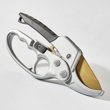 Sécateur à crémaillère  "titane"