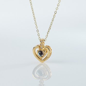 Halskette mit verborgener Botschaft