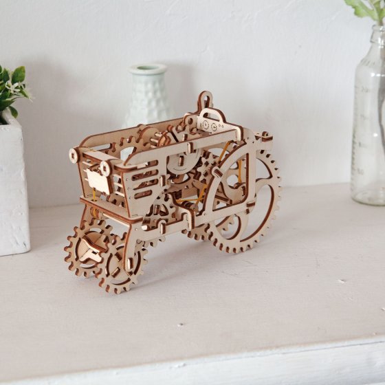 Maquette de bois  "tracteur" 