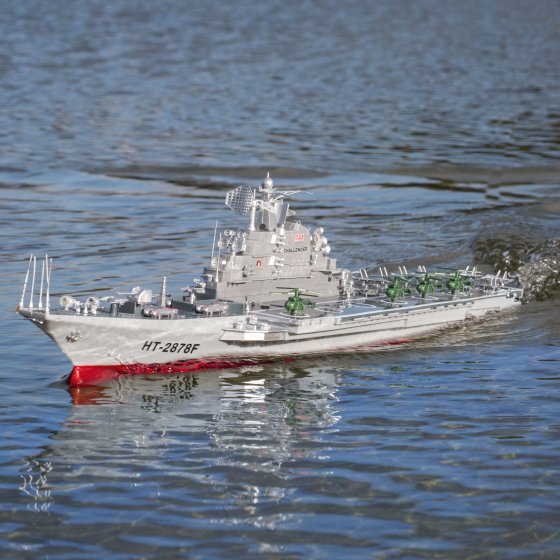 Porte-avions radio-piloté 