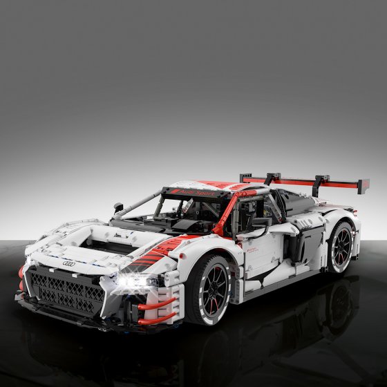 Großer Bausatz Funkgesteuerter Audi R8 