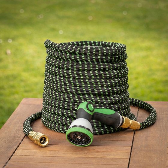 Dehnbarer Gartenschlauch mit Schnellanschlüssen 