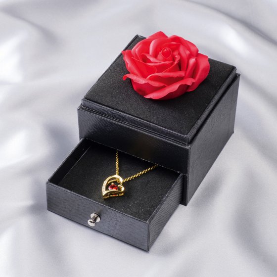 Écrin avec rose éternelle et collier 