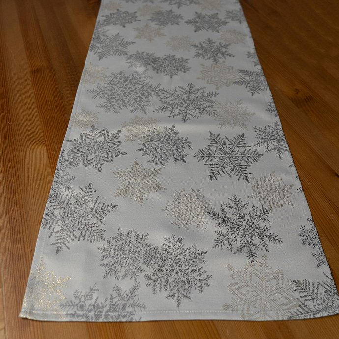 Chemin de table, flocons de neige