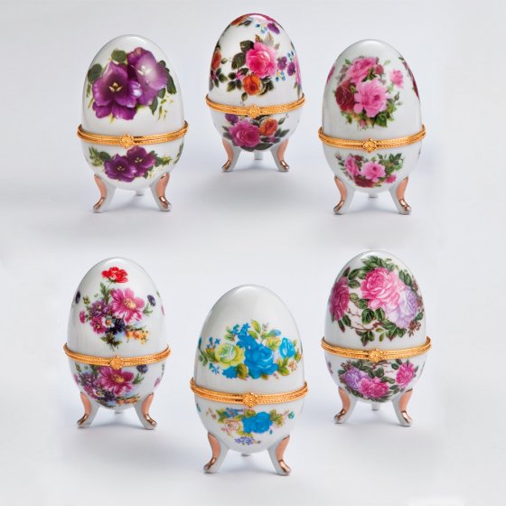 Oeufs en porcelaine à motif fleuri 