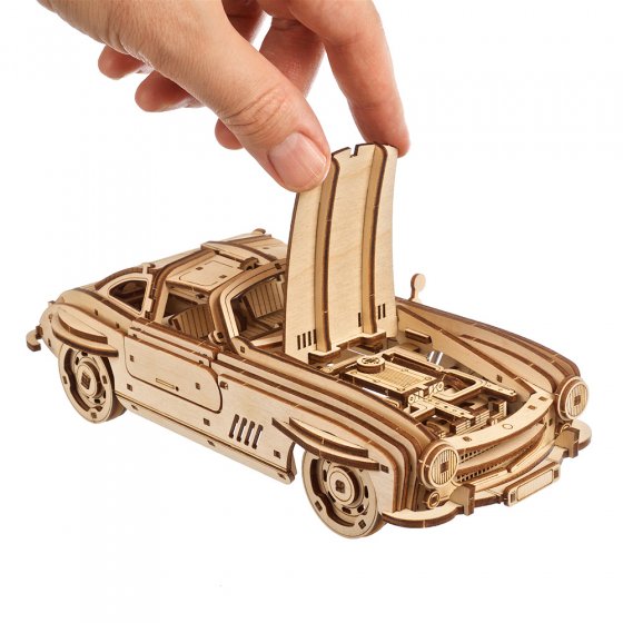 Maquette en bois portes papillon 