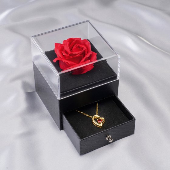 Écrin avec rose éternelle et collier 