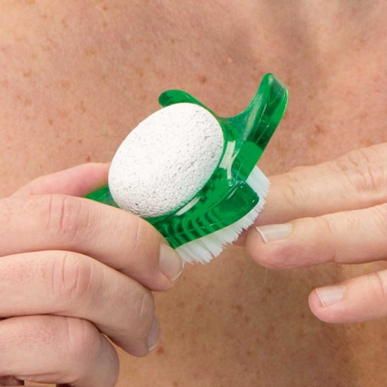 Nagelbürste mit Bimsstein  