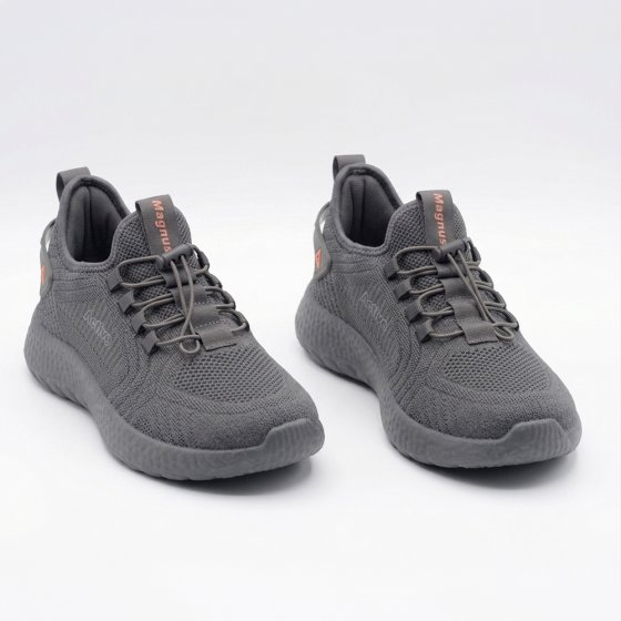 Chaussure de sport avec bloque-cordon 