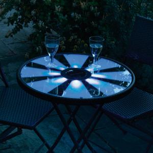 Solar-LED-Tisch mit 2 Stühlen 