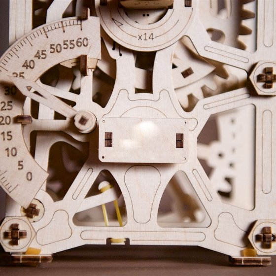 Holzmodell Motor-Uhr 