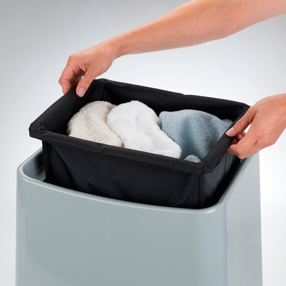 Badhocker mit Wäschesammler 