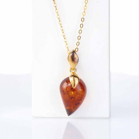 Chaîne avec pendentif en ambre 