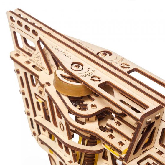 Maquette en bois : lanceur d'avion 
