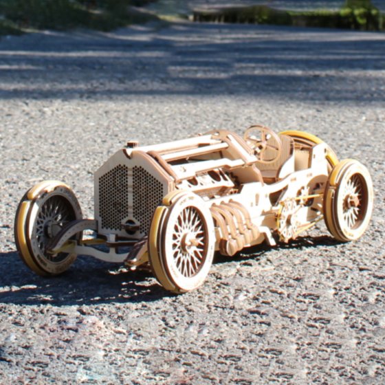 Modèle réduit en bois  "Voiture de course Grand Prix  " 