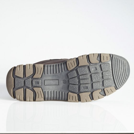 Bottines à fermeture auto-agrippante et membrane climatisante