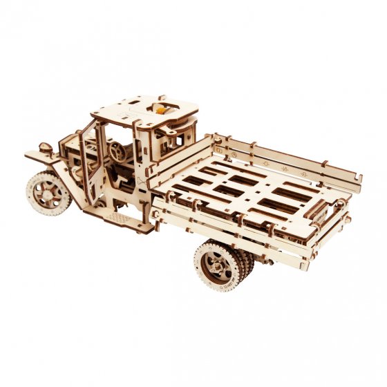 Maquette de camion en bois 