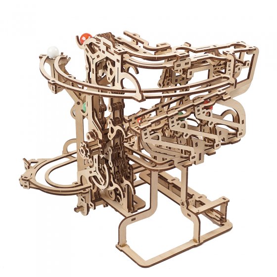 Maquette en bois circuit à billes en chaîne 