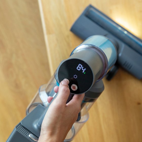 Aspirateur sans fil à articulation coudée 