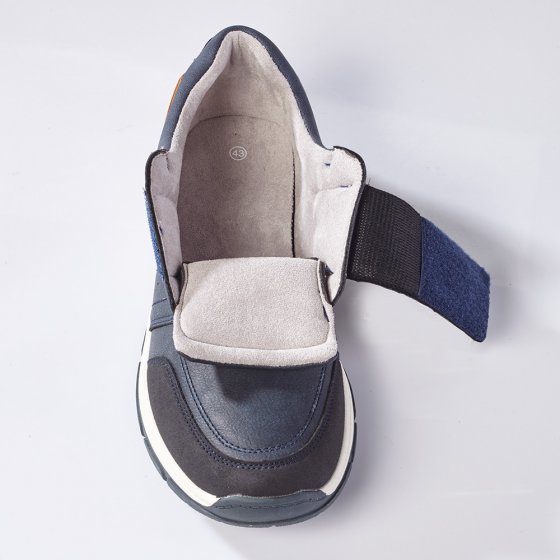 Chaussures sportives à patte auto-agrippante