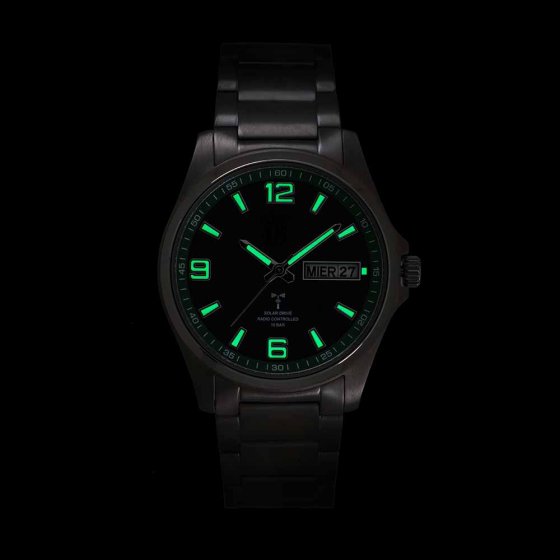 Montre-bracelet solaire à radio-pilotage « Titan » 