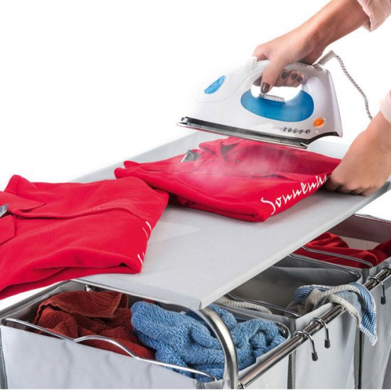 Fahrbarer Bügel- und Wäschewagen 