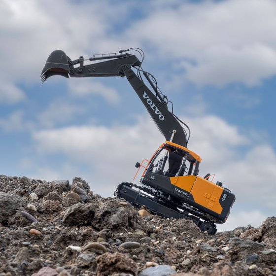 Funkgesteuerter Bagger Volvo EC160E 