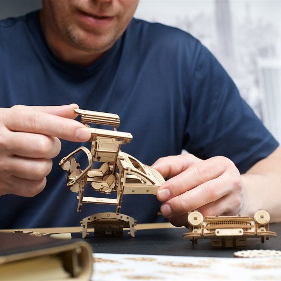 Maquette en bois portes papillon 