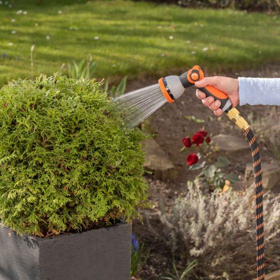 Dehnbarer Gartenschlauch mit Messinganschlüssen 