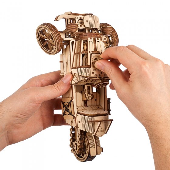 Maquette en bois véhicule à trois roues 
