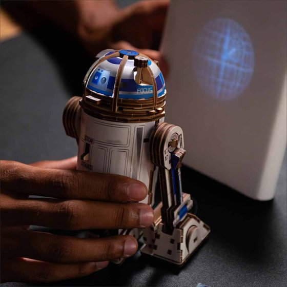 Maquette en bois de R2-D2 