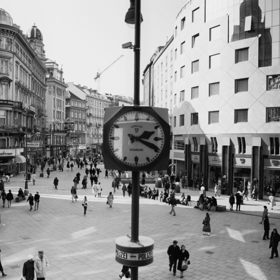 Montre viennoise en forme de dé 