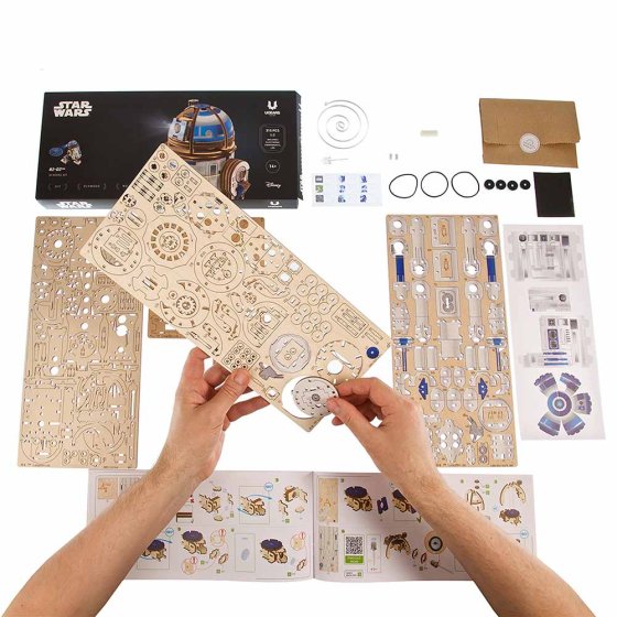 Maquette en bois de R2-D2 