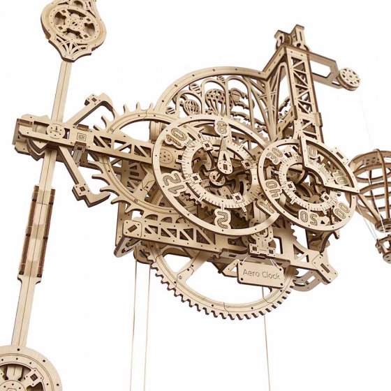 Holzmodell Wanduhr mit Pendel 
